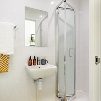 Gold Skyline En Suite - Image 6